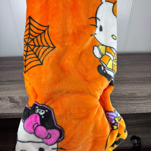 NEW Hello Kitty Pirate Candy Corn Halloween Throw Blanket - Picture 2 of 5